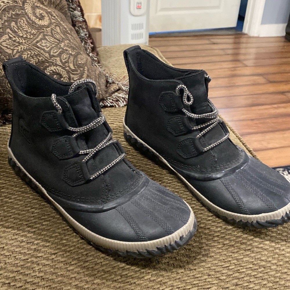 Gently used Sorel Boots Women Size 9